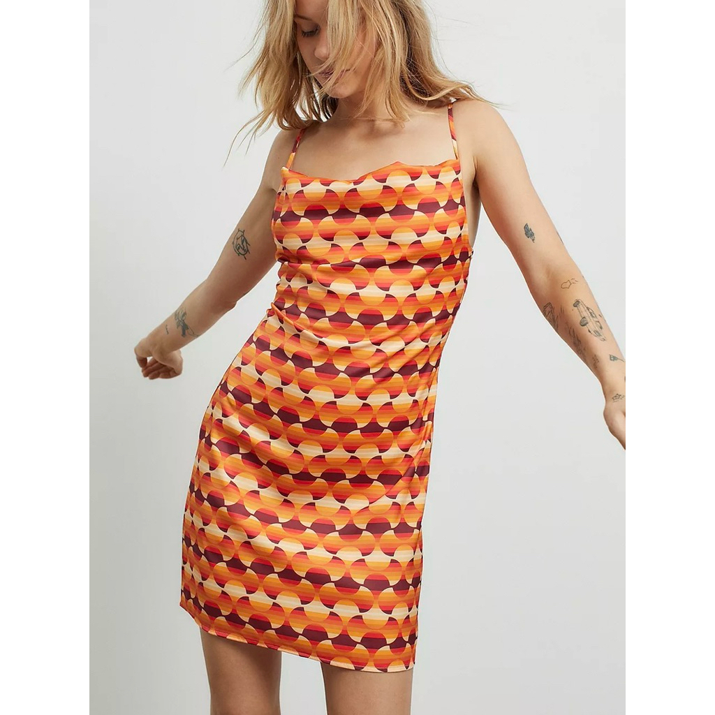 Đầm lụa satin hiệu Urban Outfitters