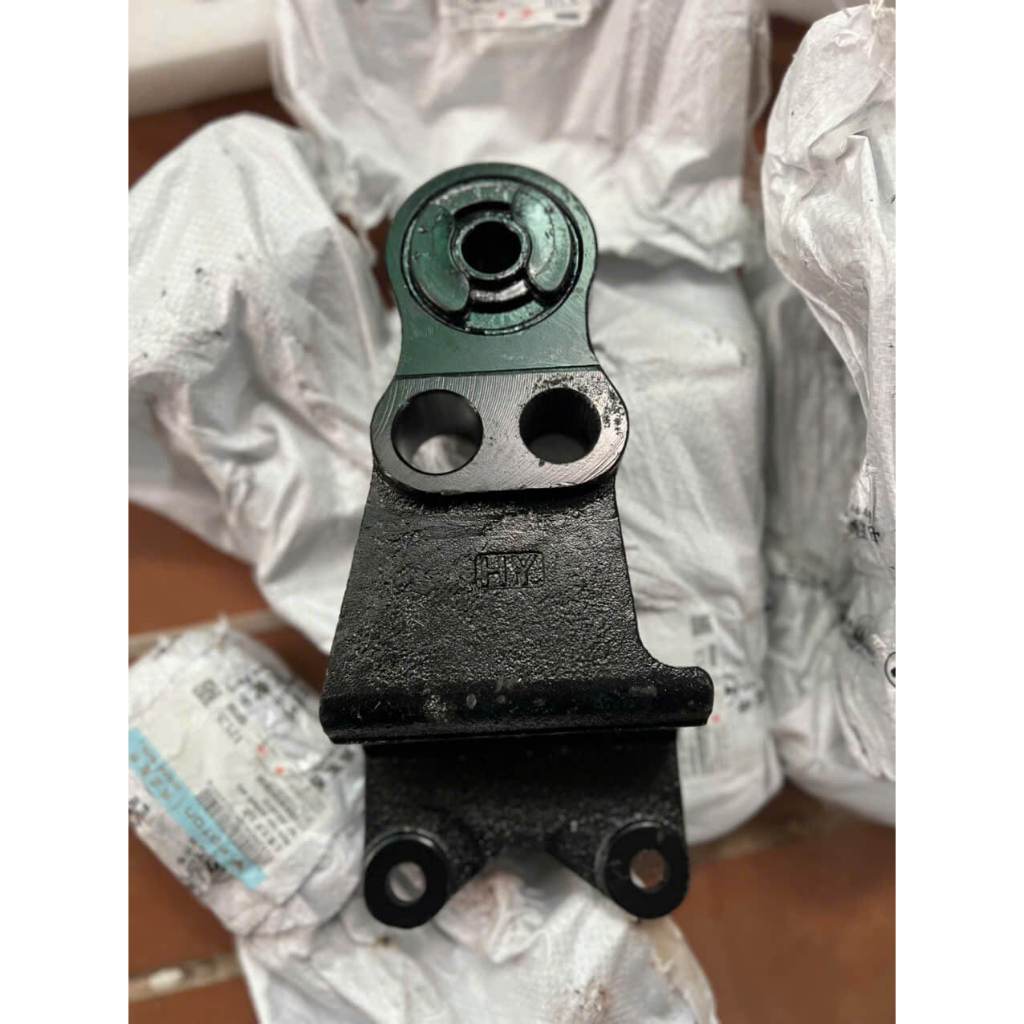 Trụ chân cabin Ollin 500 new/ Ollin 720.e4 (Foton chính hãng)