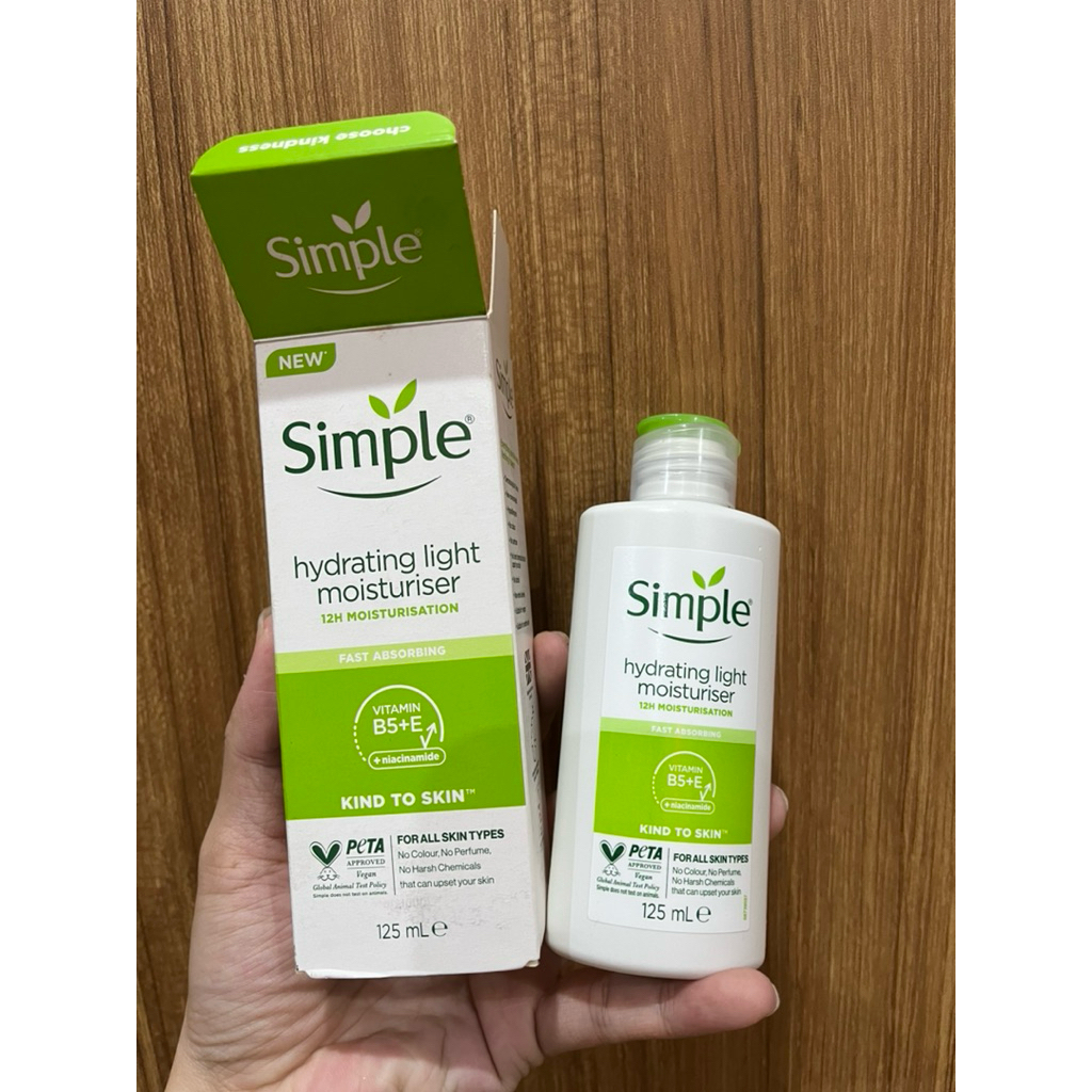 Kem dưỡng ẩm Simple Kind to Skin Hydrating Light Moisturizer