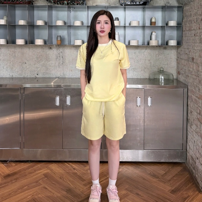 [BST THƠM MÁT] Bộ Quần Áo Nam Nữ GUNO Vải Cotton Thơm Mát Dáng Đùi Ngố Cổ Tròn Phối Màu 26BG20/BB30 | BigBuy360 - bigbuy360.vn