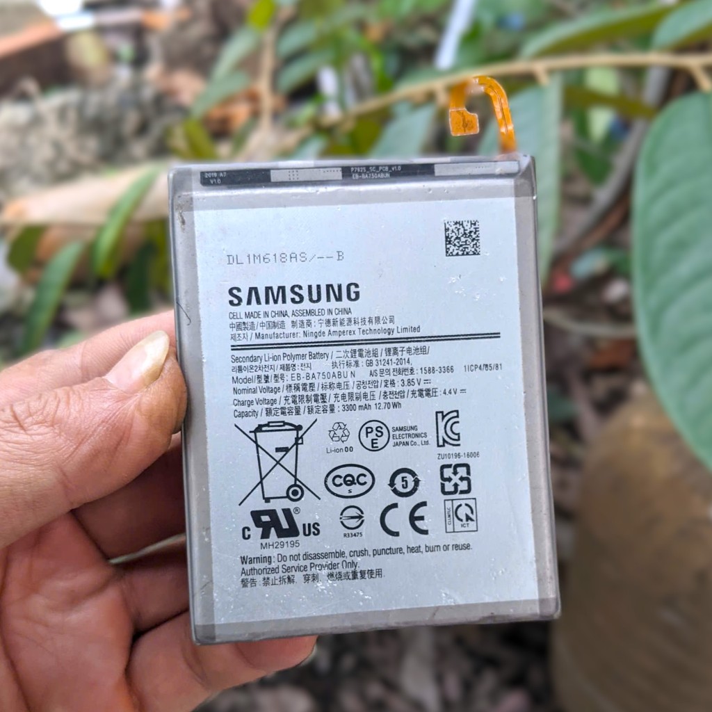 Pin Samsung A750 / A7 2018 / A10 / M10 ( EB-BA750ABU-3300 mAh) zin cũ tháo máy,hoạt động tốt.