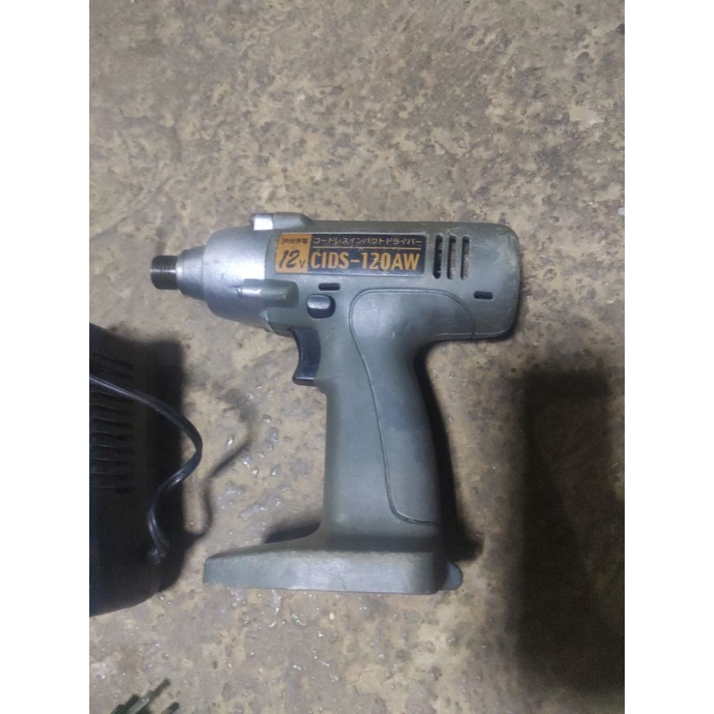 Thân máy bắn vít cids 12v ,ae nào đã có sẵn pin cids 12 v tàu e về sử dụng