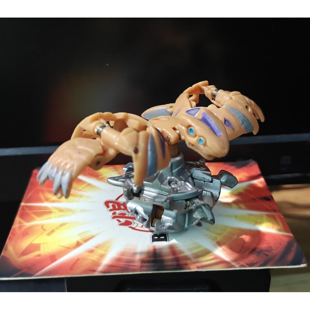 Bakugan Sub Terra Bolcanon (xoay, kim loại)