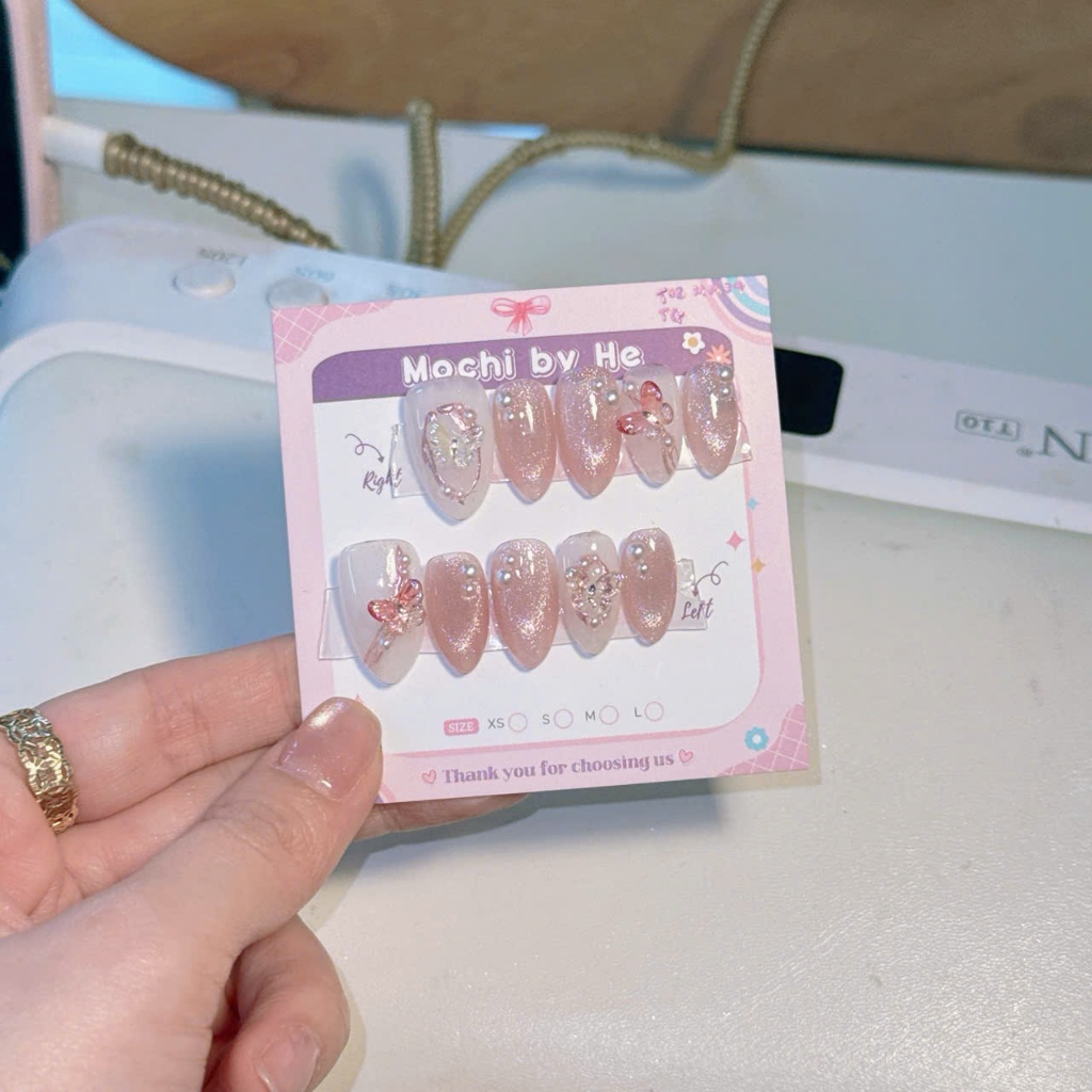 Mochi Nailbox - Mắt Mèo Hồng French Design Tráng Gương Hồng Bướm Nổi Nail Box
