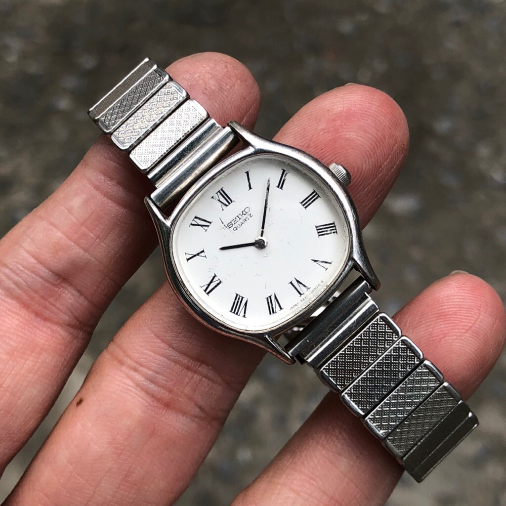 Đồng hồ Nữ Seiko la mã tank form ovan dây chun