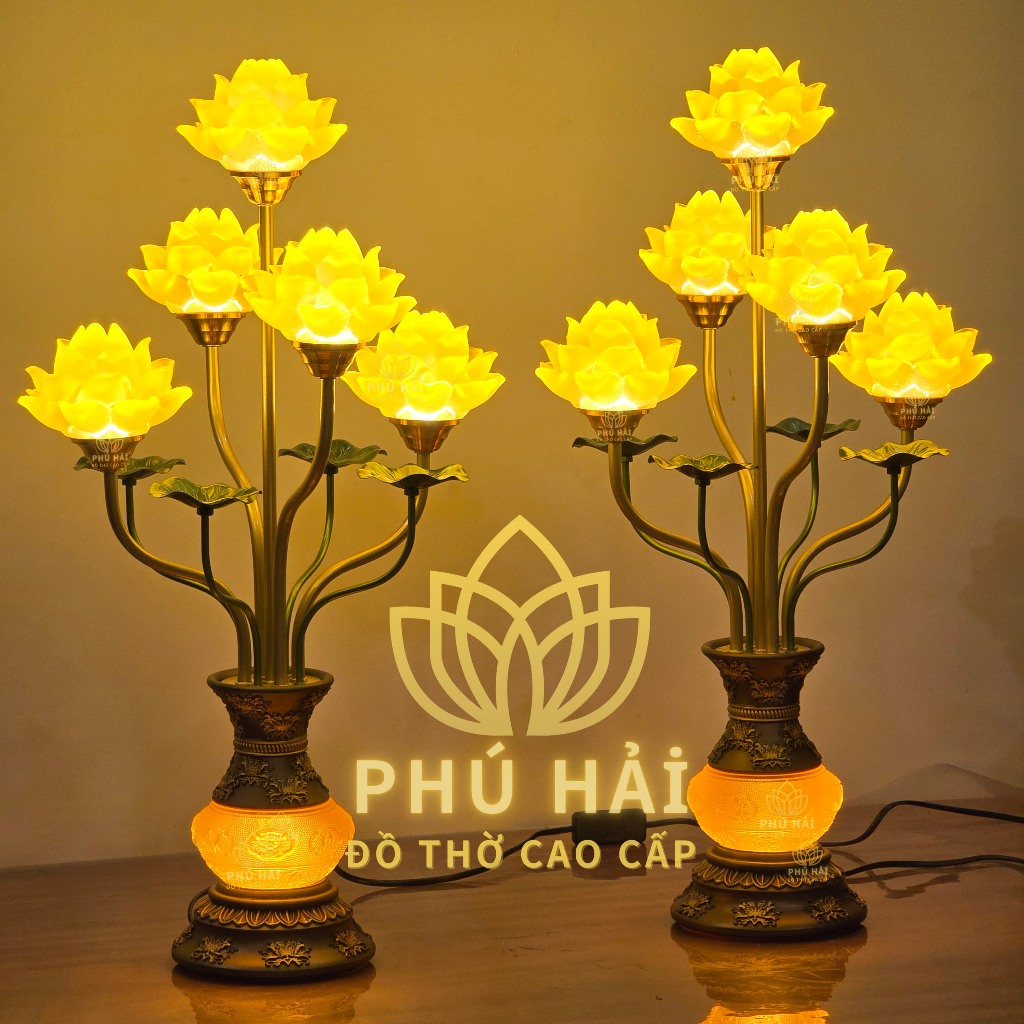 Đèn Thờ Hoa Sen 5 Bông Tay Dâng Phật Chân Đế Cổ Bình Khắc Hoa Văn Đẹp Mắt - Cao 65 Cm