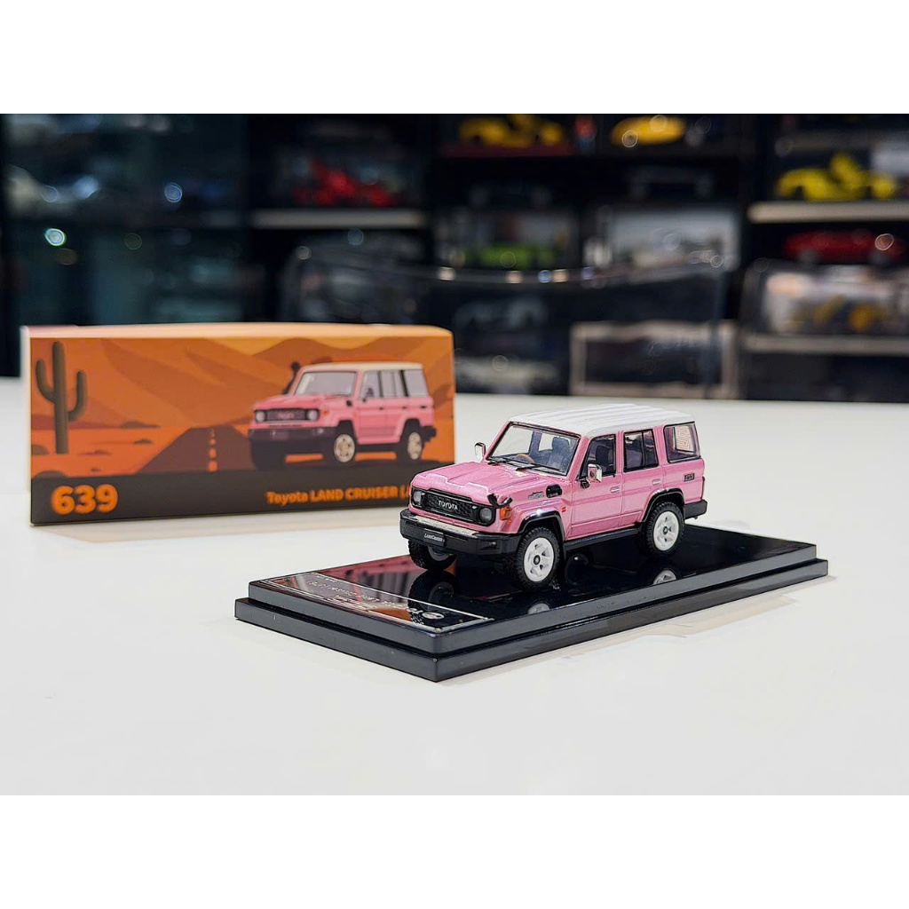 XE MÔ HÌNH TOYOTA LAND CRUISER LC70 PINK,TỶ LỆ 1/64 GCD