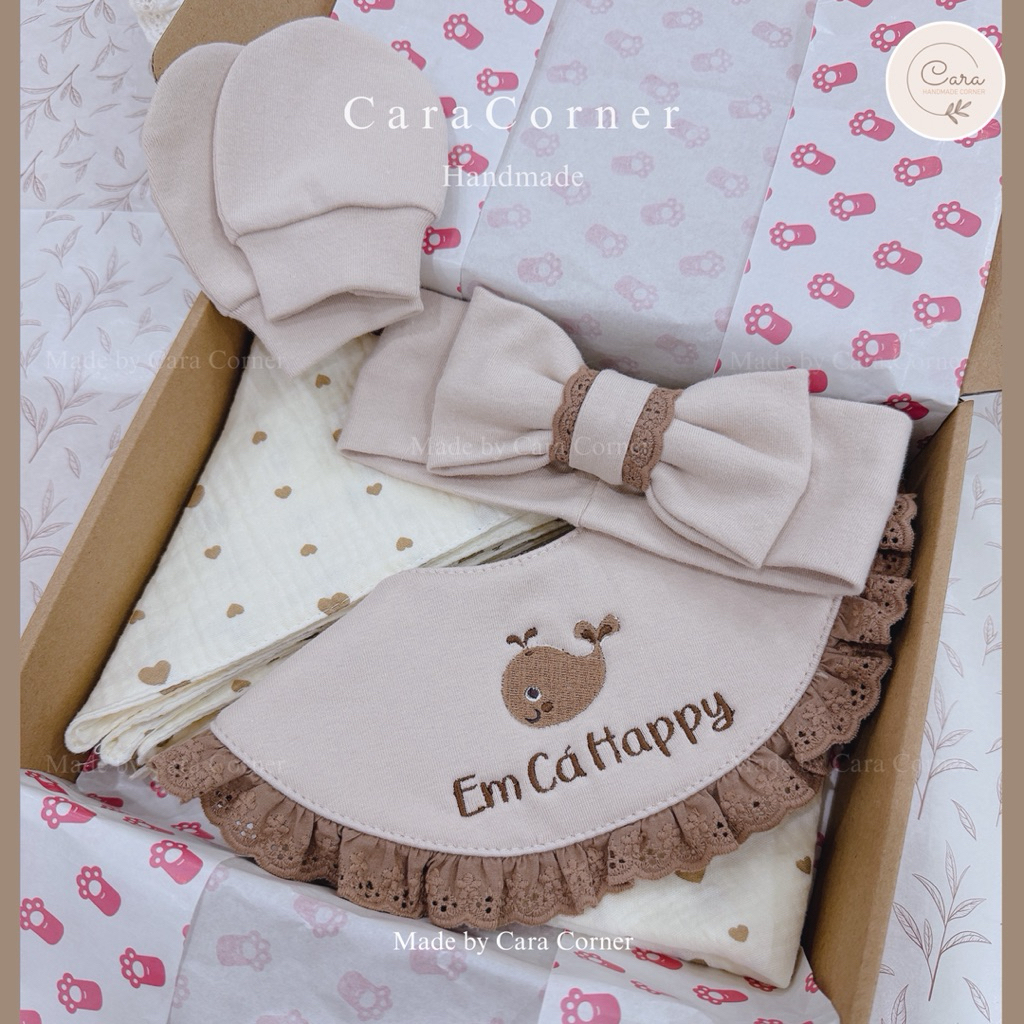 [CARA CORNER] Quà tặng sơ sinh, thôi nôi - Yếm, băng đô, bao tay, mũ thêu tên cho bé