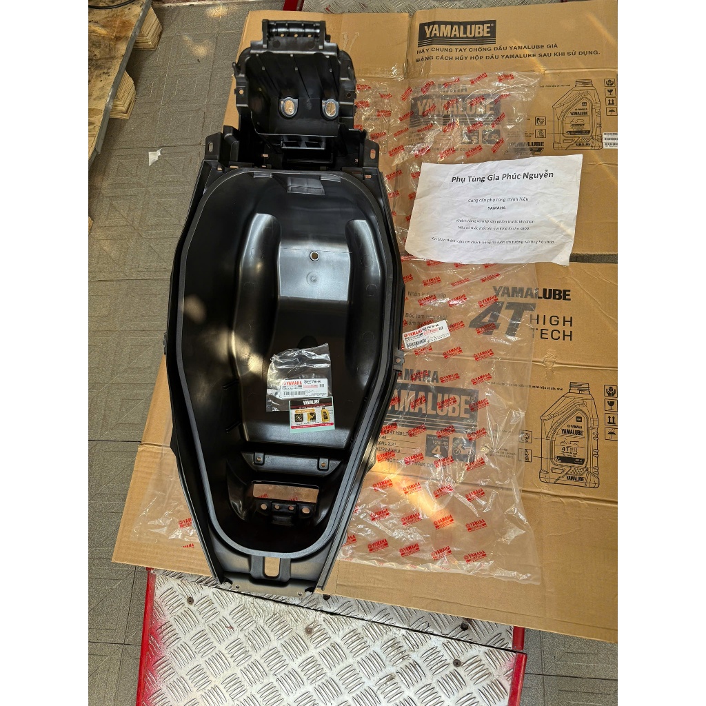 Cốp xe ( Thùng yên) cho NVX 125, NVX 155 V1 (2017-2020) - Chính hãng YAMAHA