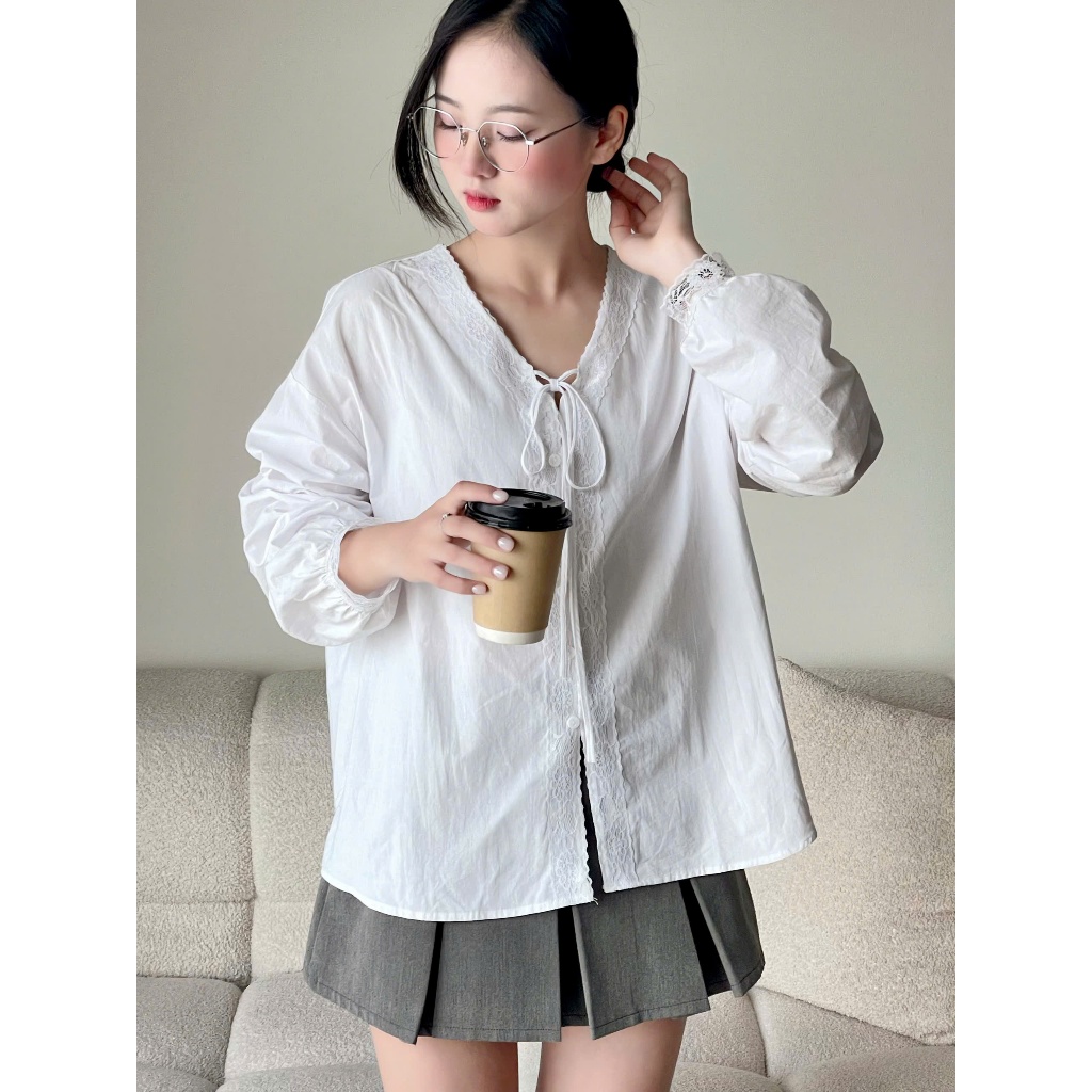 Áo sơ mi cổ V viền phối ren nẹp trơn Miho House | BigBuy360 - bigbuy360.vn