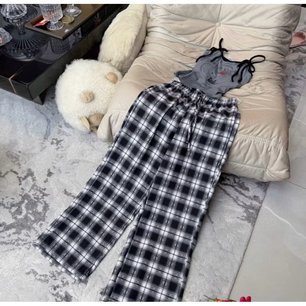 [HÀNG MỚI] Bộ pijama Hello Kitty – Áo tank top xám + quần dài caro