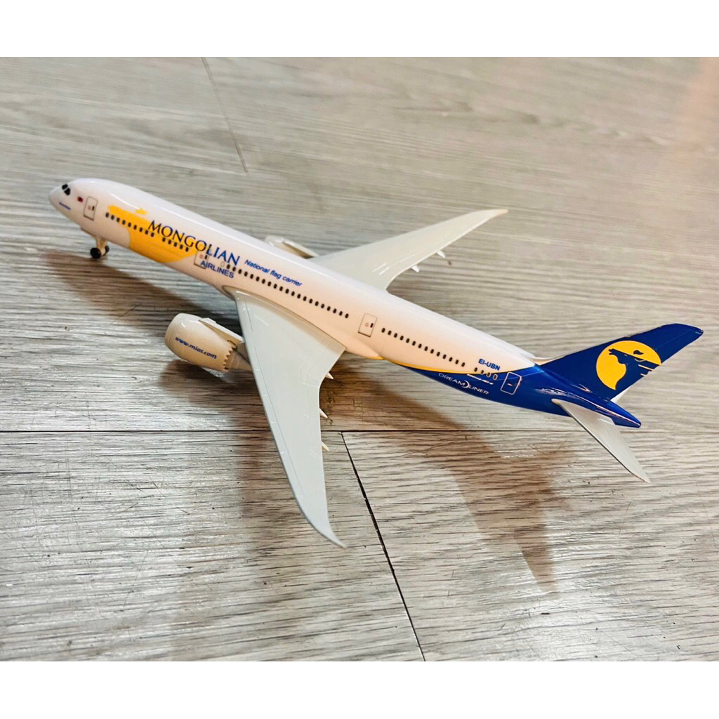 Mô Hình Máy Bay Mongolian Airlines Dòng Boeing 787 Dreamliner Tỉ Lệ 1/400 Kim Loại Bóng Đẹp