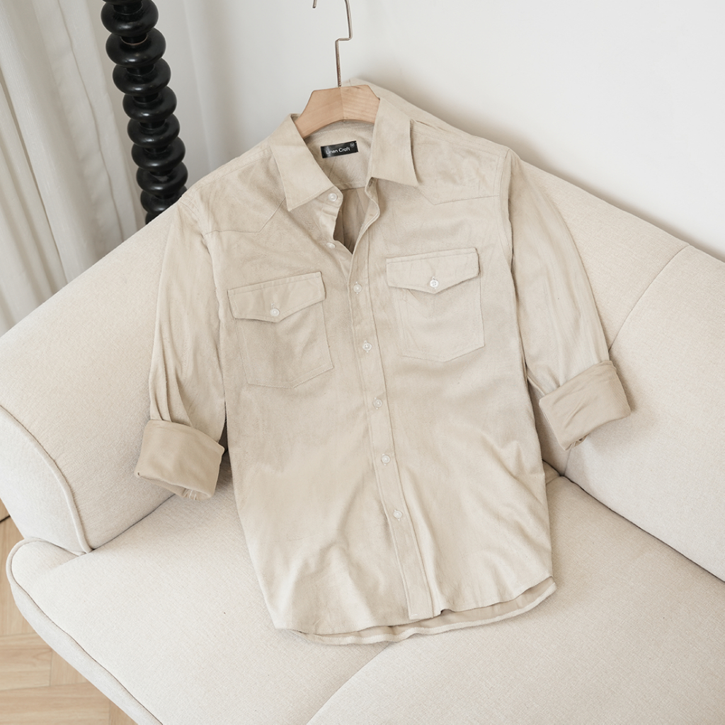 Áo sơ mi da lộn 1 da 2 túi có nút tay dài  | Begie – LINEN CRAFT