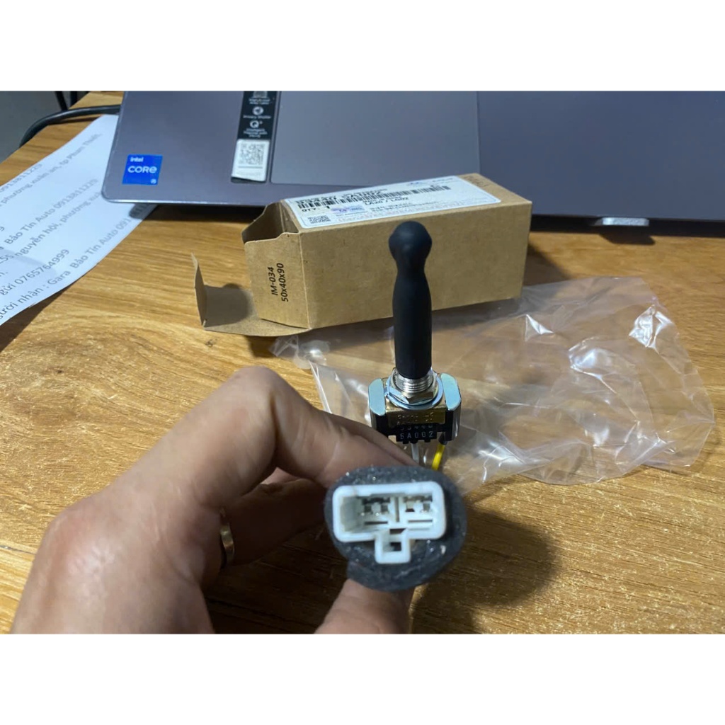 Công Tắc Mở Cửa County (93440-5A002)