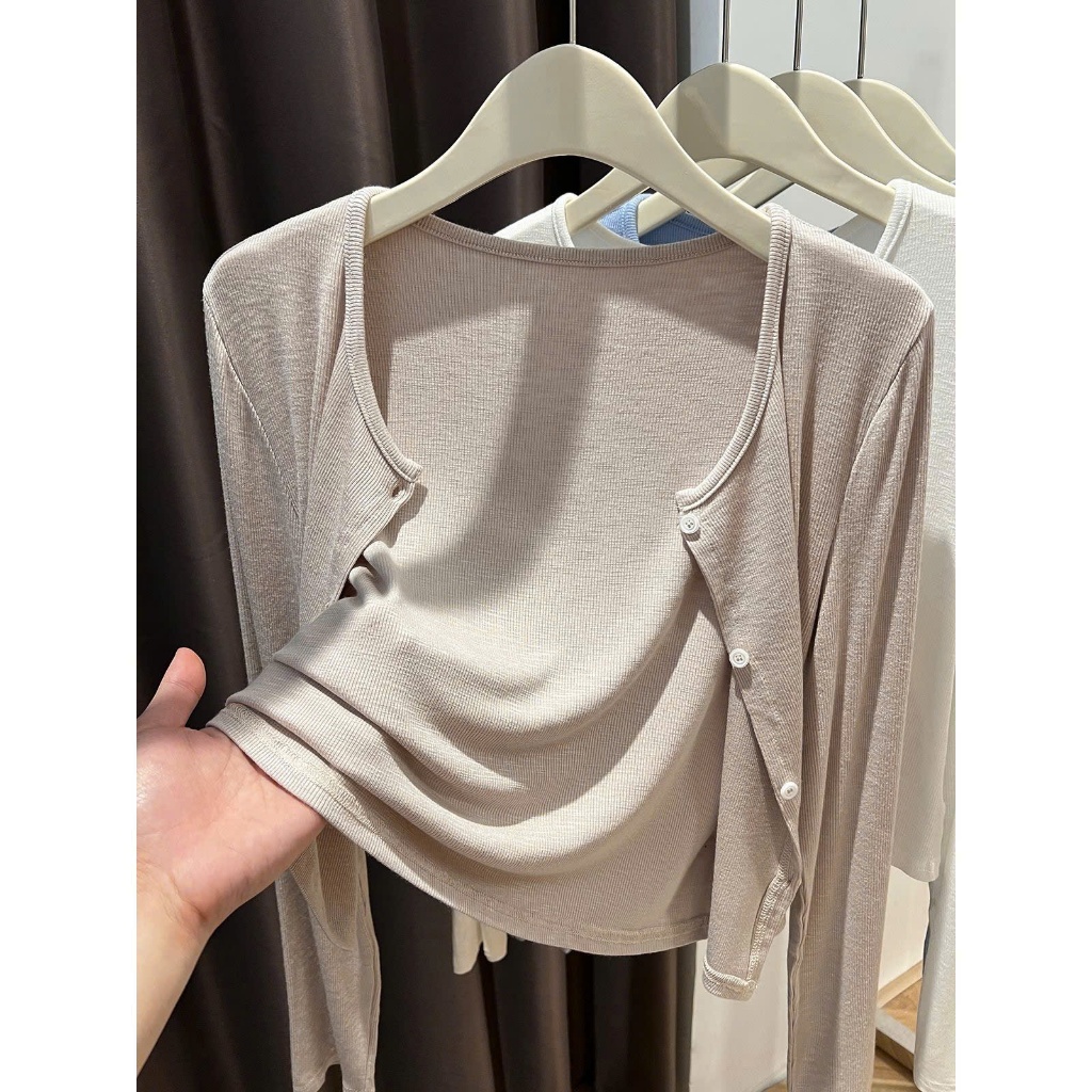 Áo khoác cardigan trơn mỏng dành cho nữ chất mềm mịn, co giãn thoải mái. CARDIGAN TRƠN MỎNG | BigBuy360 - bigbuy360.vn