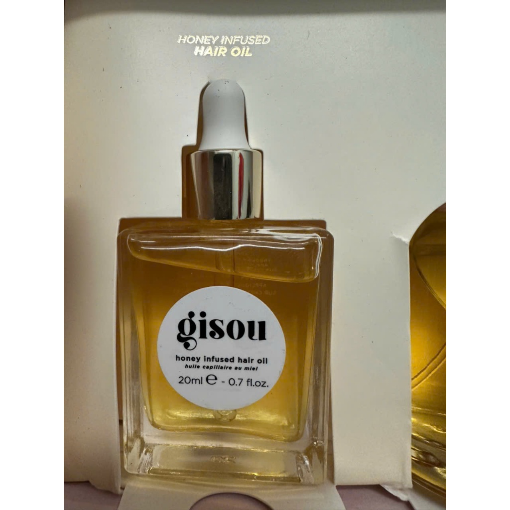 dầu dưỡng tóc Gisou Honey Infused Hair Oil, một loại tinh dầu dưỡng tóc nổi tiếng được chiết xuất từ