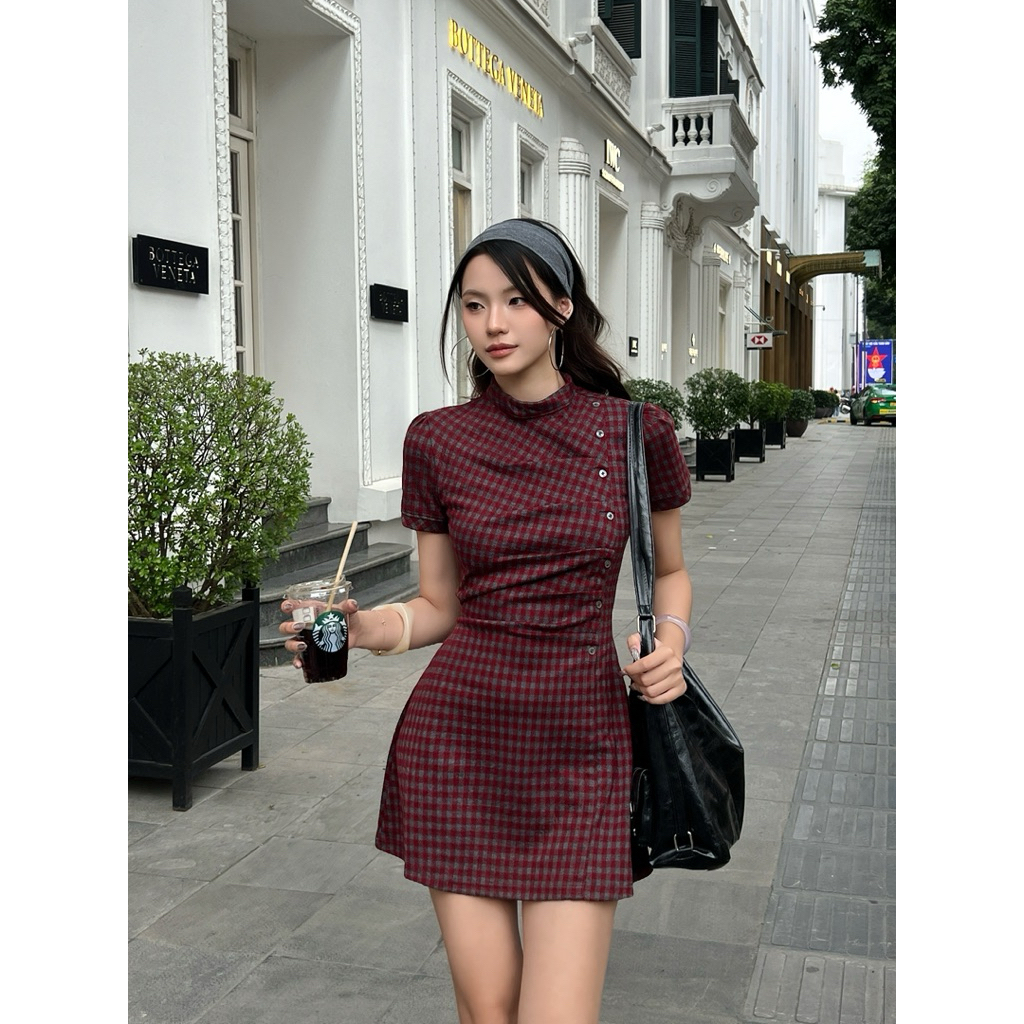 Sugar Crush - Váy kẻ caro đỏ dáng A cổ tàu có dây buộc lưng, phía trước xếp ly nhẹ cách đệu đi làm đi chơi - Rebel Dress