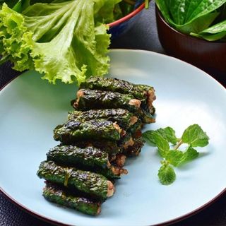 Bò cuộn lá lốt 1 khay ( 16-20 cuốn )
