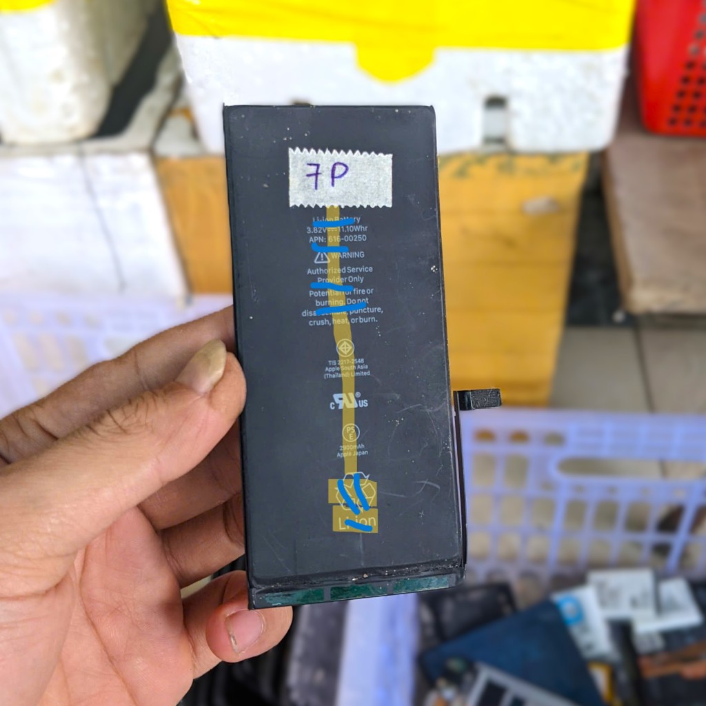 Pin cũ tháo máy thay thế cho IP 7PL bao sống,còn hoạt động tốt.