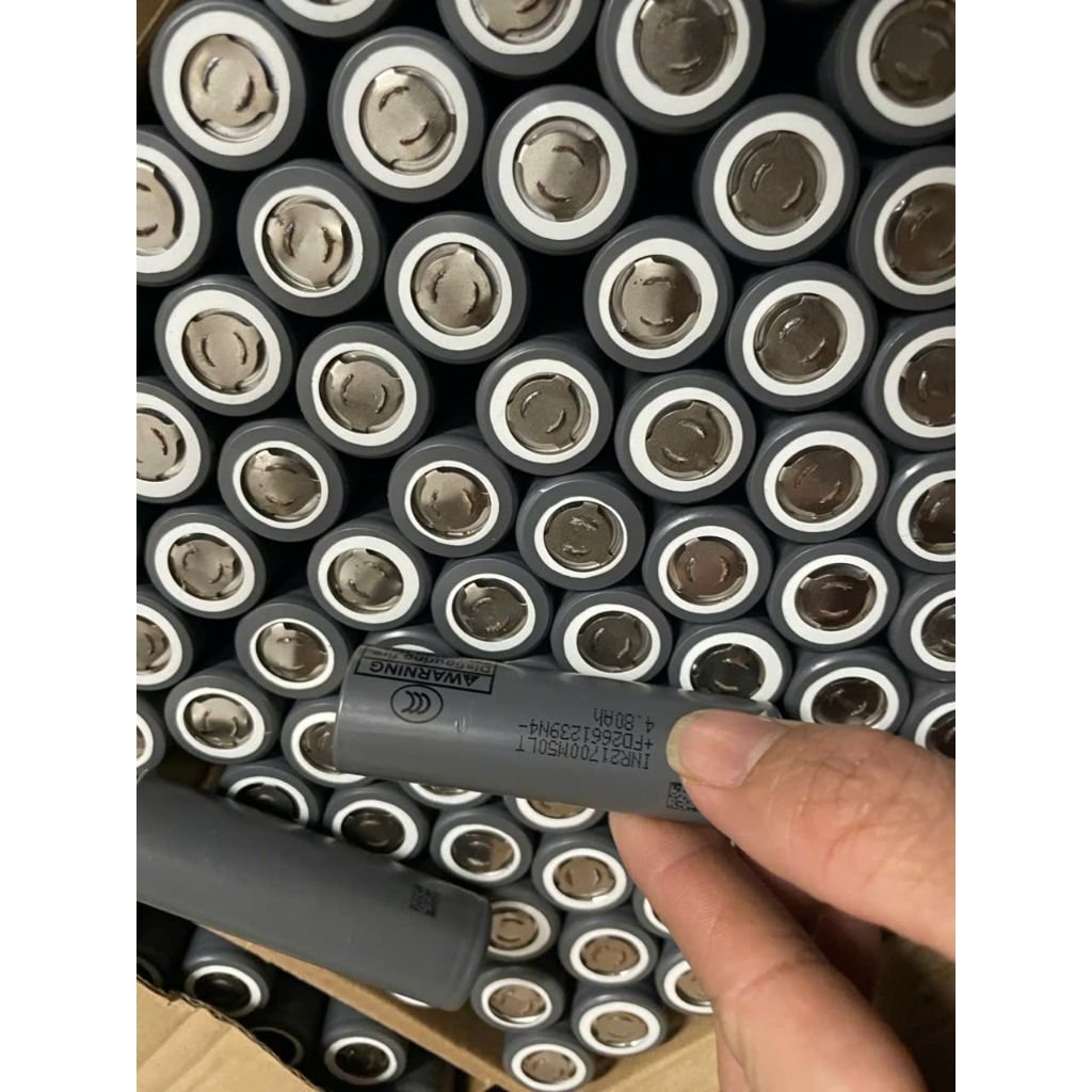 LG 21700 m50mt  dung luợng 4800- 5000 mah  nội trở 14 -15  chưa qua sạc xả sẵn sàng cho ae vào việc