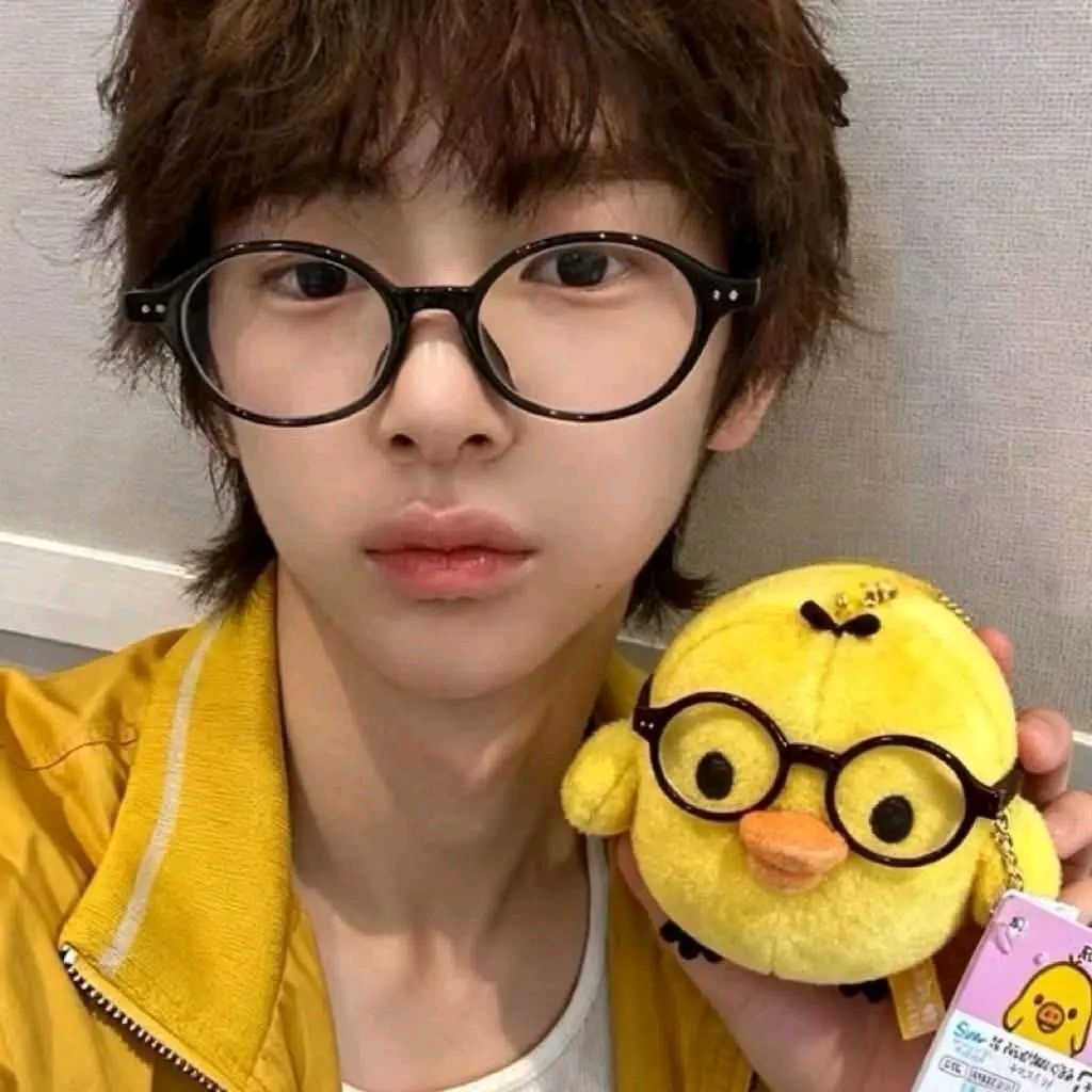 Móc khóa gà bông cheap moment Juhoon Cortis và Zeus HLE