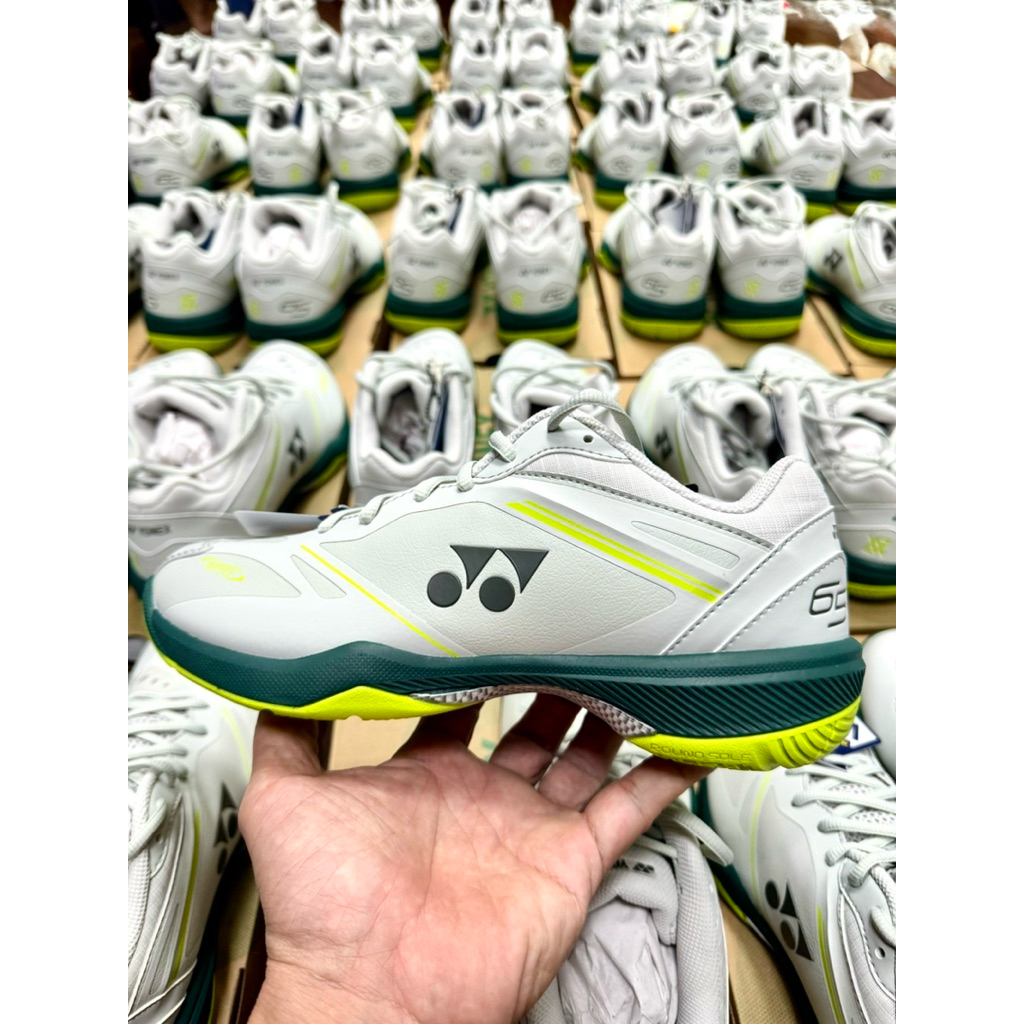 Giày yonex 65Z4 VA chính hãng ,hàng công ty yonex Sunrise ,bảo hành đầy đủ ,giá cả hợp lý.