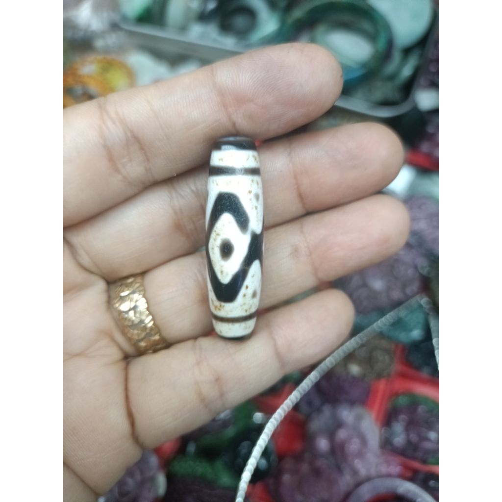 dzi 3 mắt kim cang. chu sa nâu .