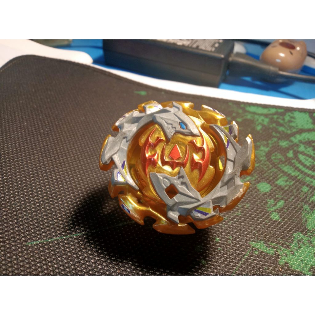 Con quay beyblade burst: Emperor Forneus b00