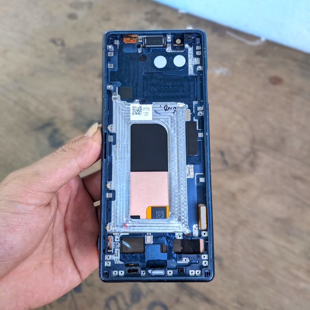 Khung sườn / Nắp lưng Sony Xperia 5 Mark 1 (SOV41) zin cũ tháo máy,sử dụng OK.