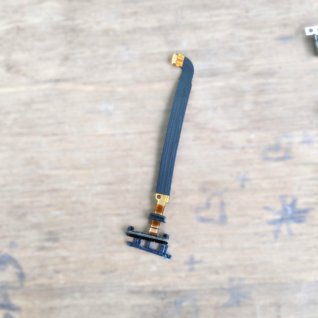 Cảm biến vân tay Sony Xperia 5 Mark 1 (SOV41) hàng zin cũ tháo máy,hoạt động tốt.