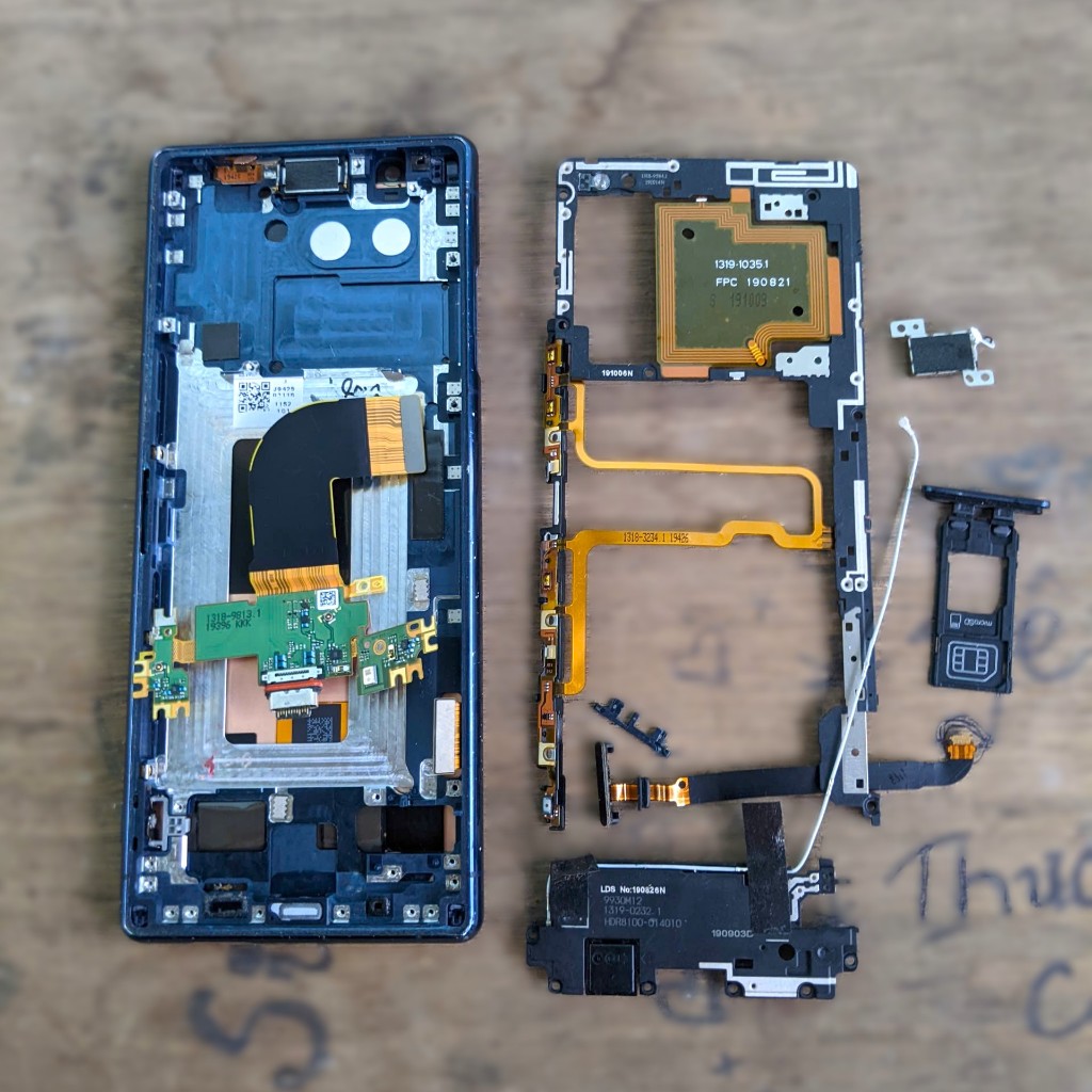 Linh kiện thay thế Sony Xperia 5 Mark 1 hàng zin cũ tháo máy,hoạt động tốt - Khay sim / Cụm sạc Sony