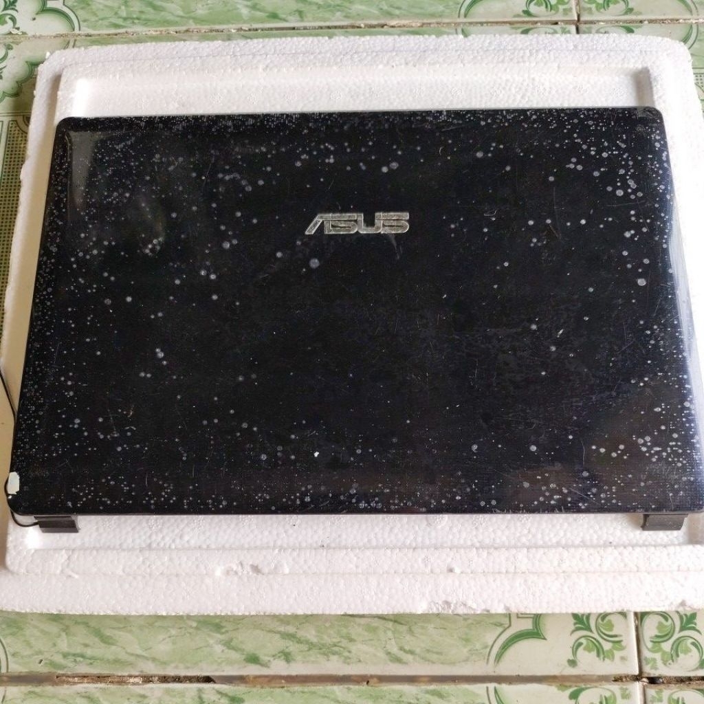 Vỏ mặt A laptop Asus K45A, nguyên Jin , có trầy xước, cũ, ko bị bể