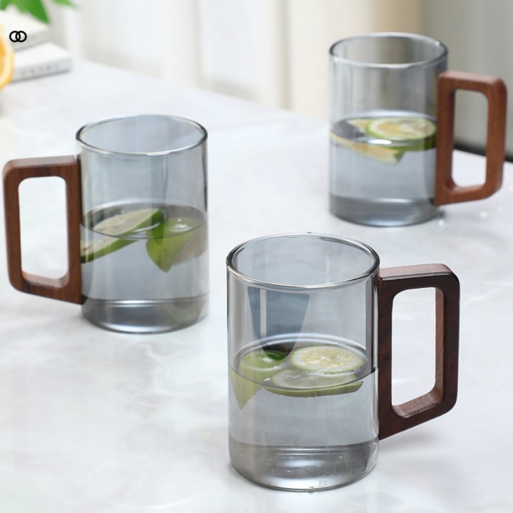 Set Ly Thủy Tinh 300ml Tay Cầm Gỗ Kèm Khay Dùng Uống Nước Handcrafted Glass Mugs Mã D8-T-539-2025 Dr