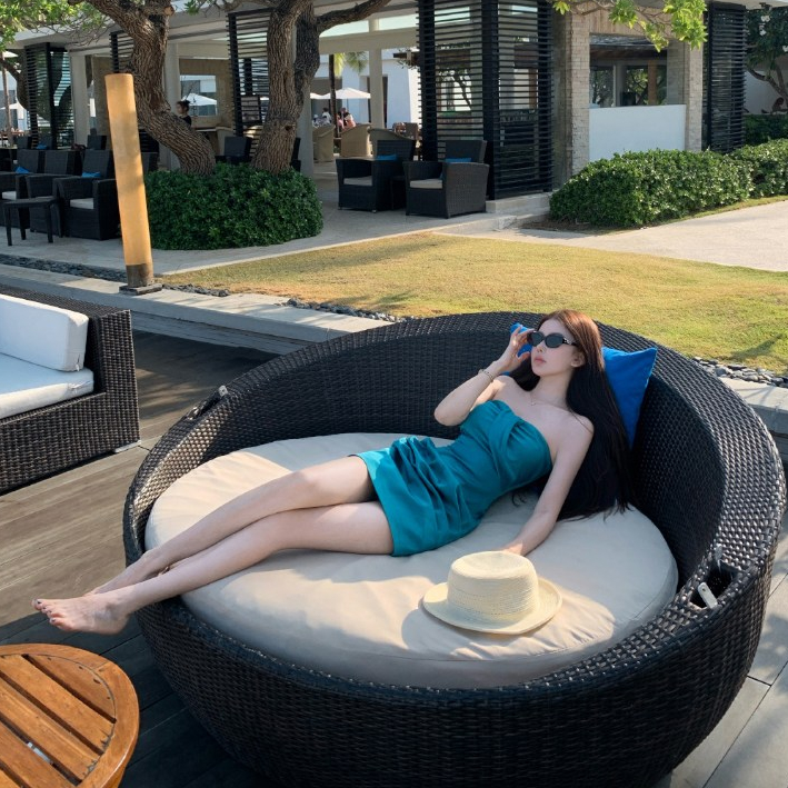 DM4168 Váy lụa xanh thiết kế dáng ngắn ôm body tôn dáng với những đường xếp ly tạo điểm nhấn cho váy