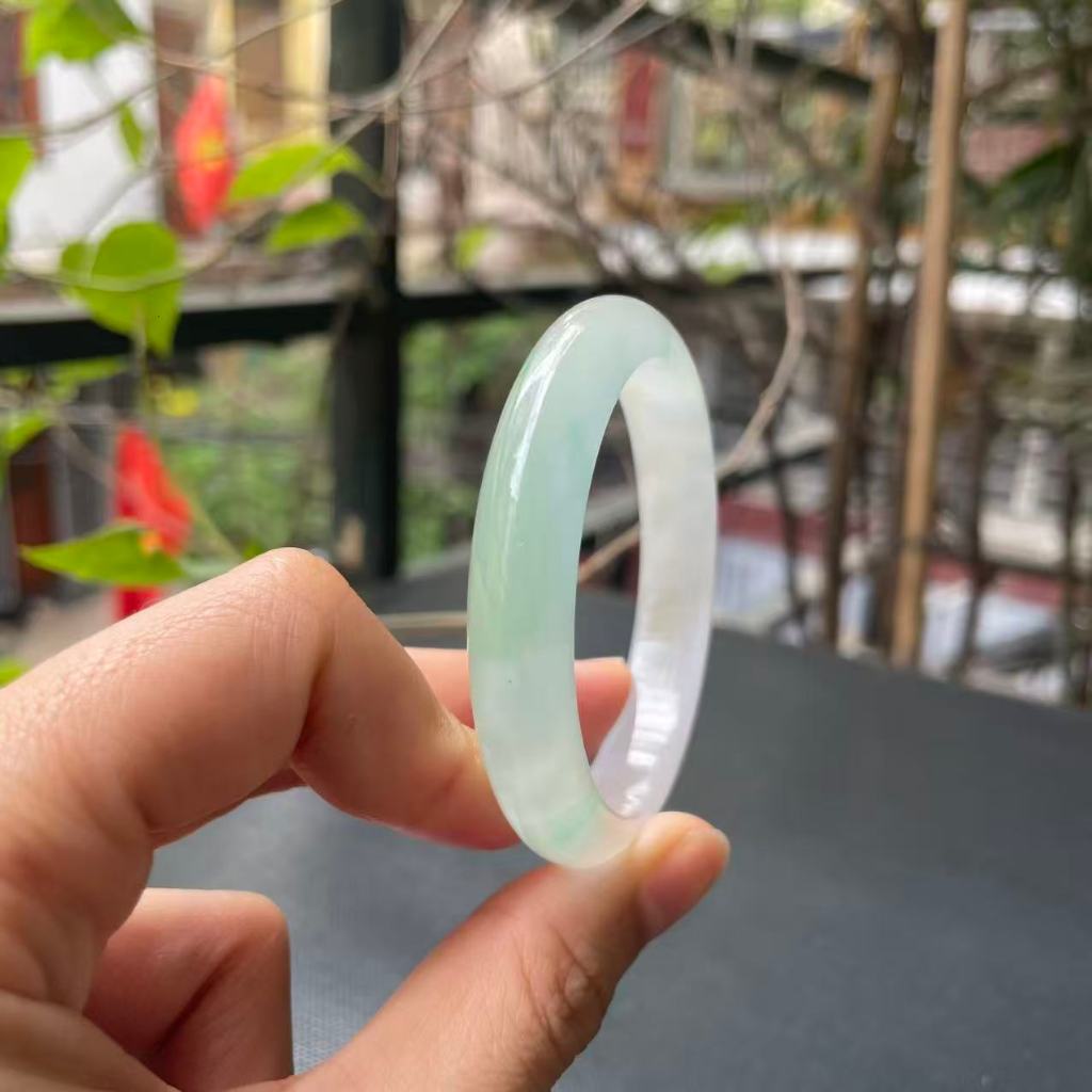 428 - Ni tay 52 (Bản hẹ ni 49-50) Vòng tay quý phi phỉ thúy Myanmar phớt hoa bay lục