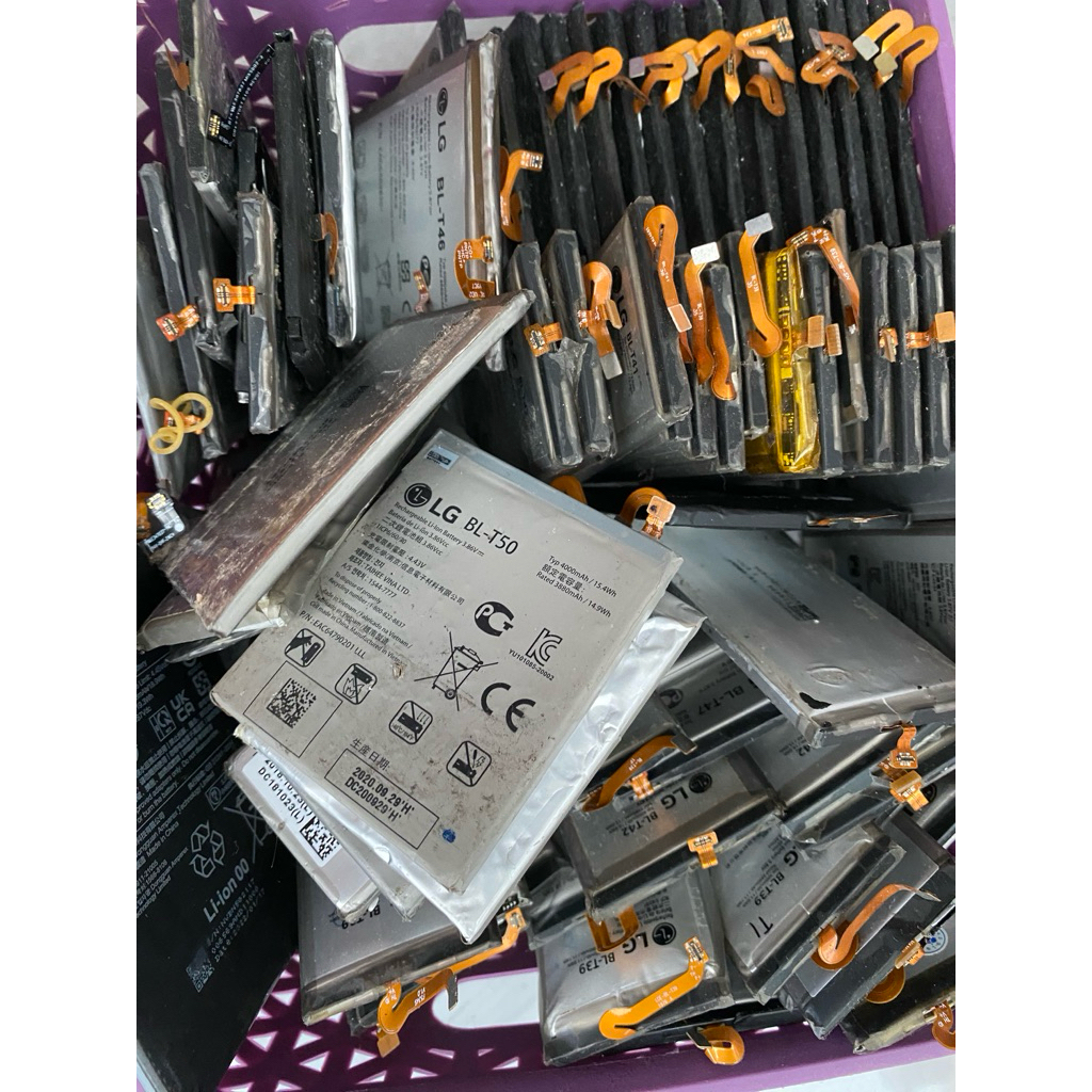 Xác pin LG , pin tụt cáp pin hoạt động tốt