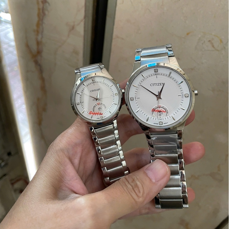 Đồng Hồ Nam Nữ Cặp Đôi Citizen Lịch Lộc Dây Thép Kính Sapphire Size 40/30mm