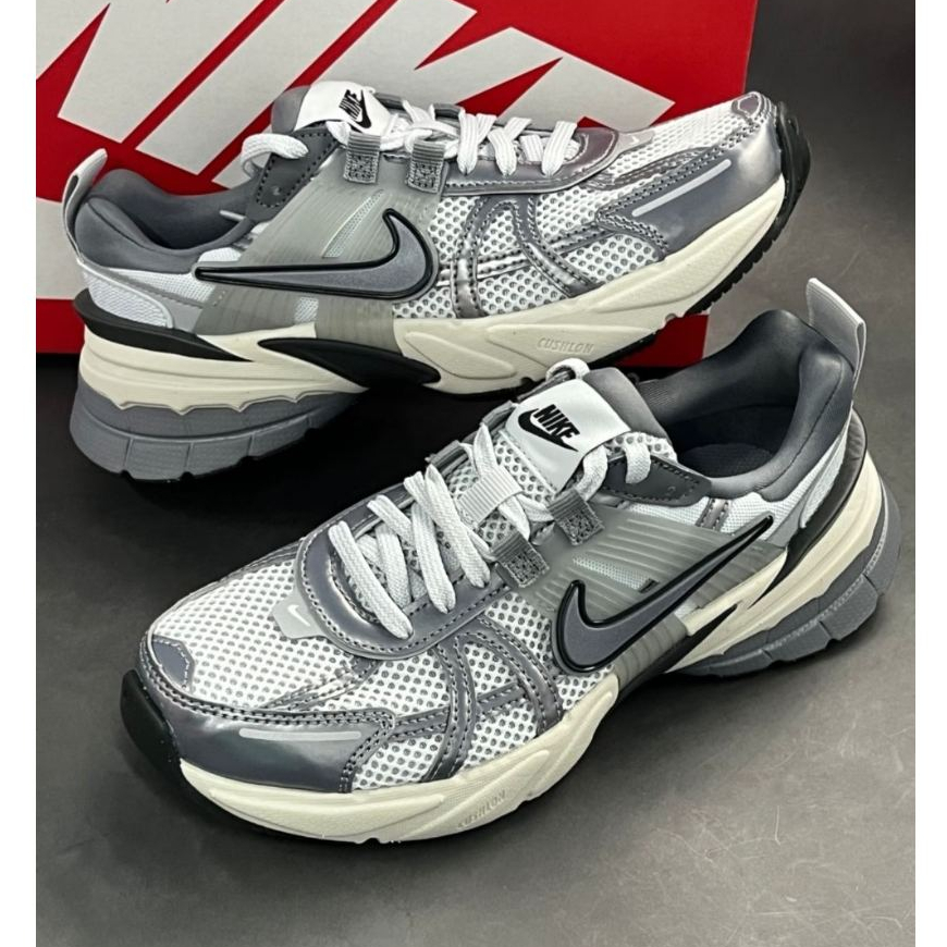 Sale Chính hãng Giày V2K Run Metallic Silver Sneaker Daily
