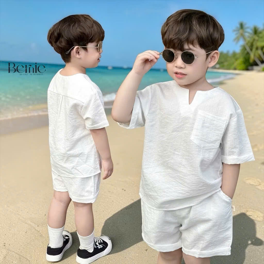 Set đồ bộ bé trai đũi trắng Hàn quốc cho bé trai mặc đi học,đi chơi-Mochi- Mã đũi trắng cổ V