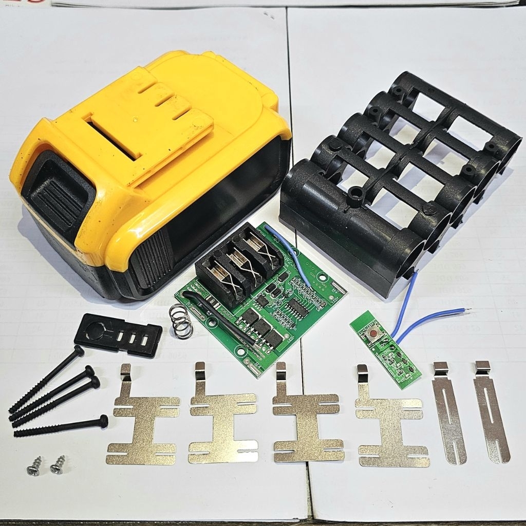 Vỏ mạch pin 10 cell kiểu Dewalt 3 chân TQ 5s2p có báo led