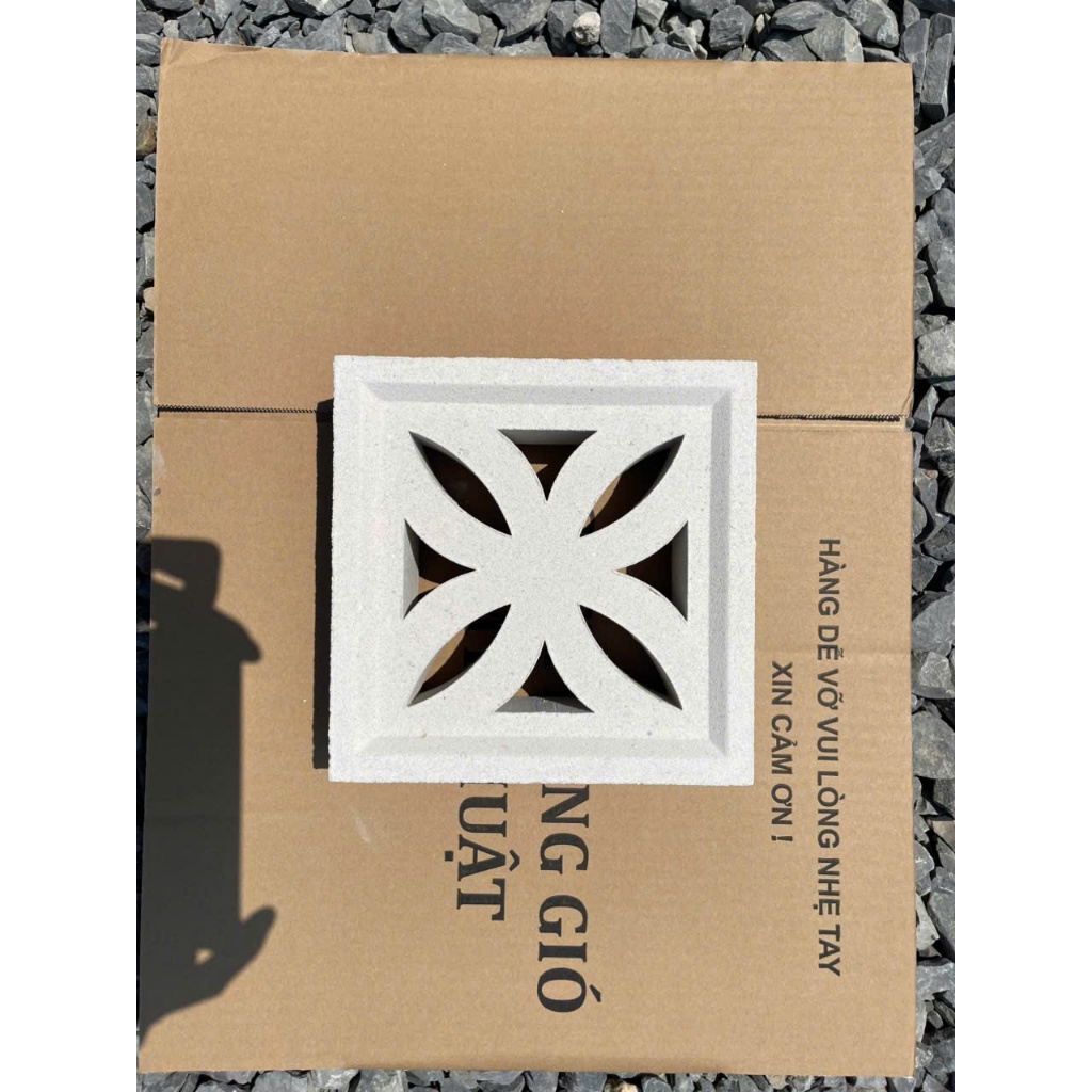 Gạch bông gió mỹ thuật , kích thước 19x19x6.5cm , nặng 2,3kg / viên