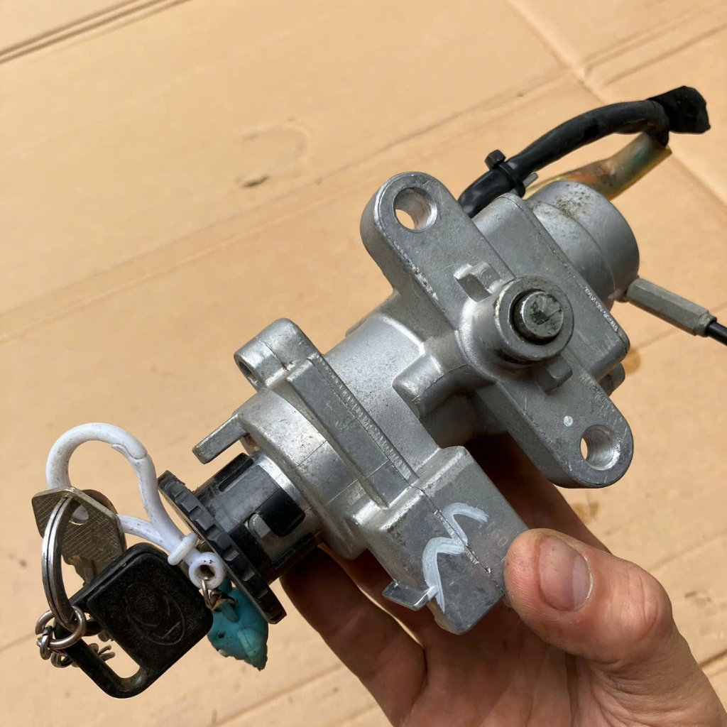 Full cụm ổ khóa kèm chìa cho các dòng xe Kymco Candy Hi/Life People (hàng zin tháo xe)