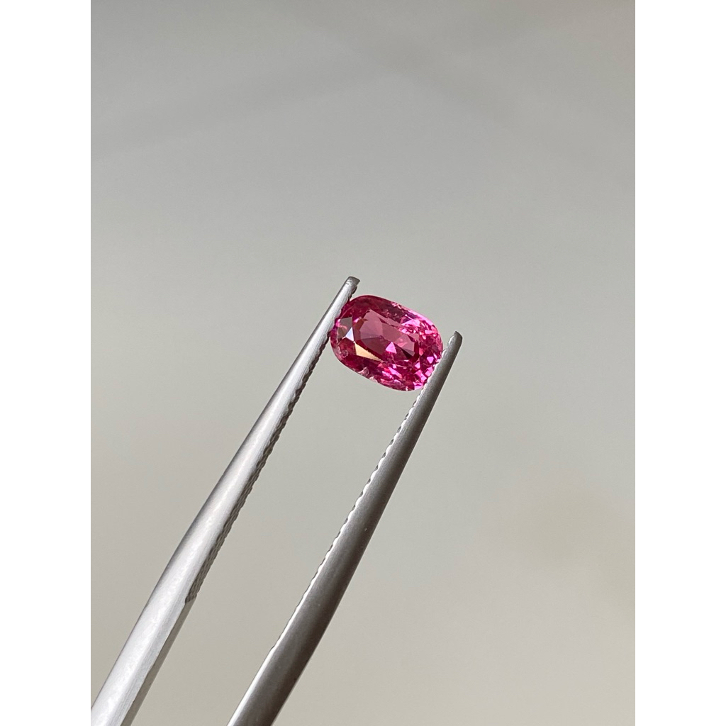Spinel hồng đậm
