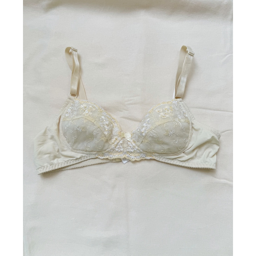 Áo ngực Nhật 2ndhand ren vintage màu vàng nhạt pastel | Japanese bra