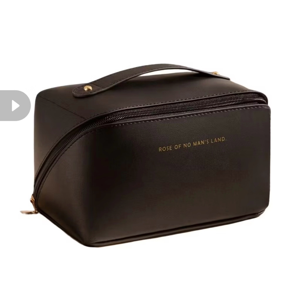 Pass túi đựng đồ mekup trang điểm mới 95%