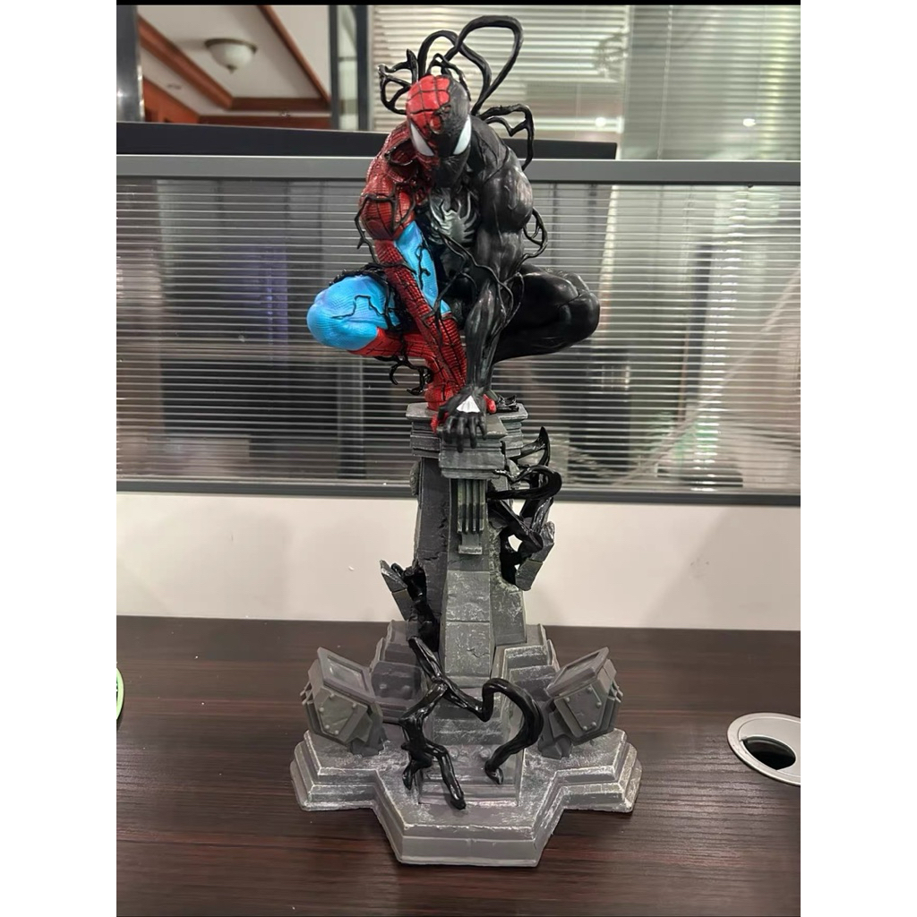 Mô hình tượng Spider Man Venom tĩnh 38cm có led