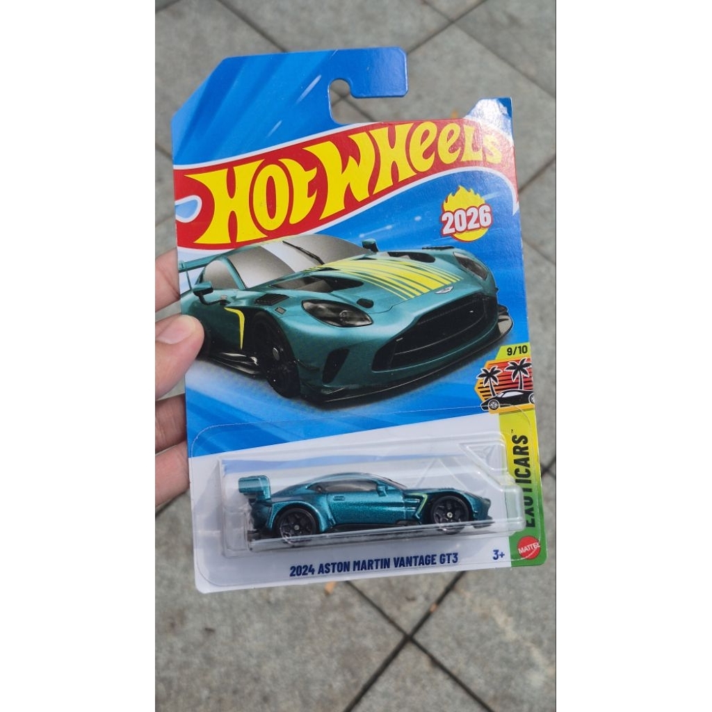 Mô hình xe đồ chơi HotWheels 2024 Aston Martin Vantage GT3