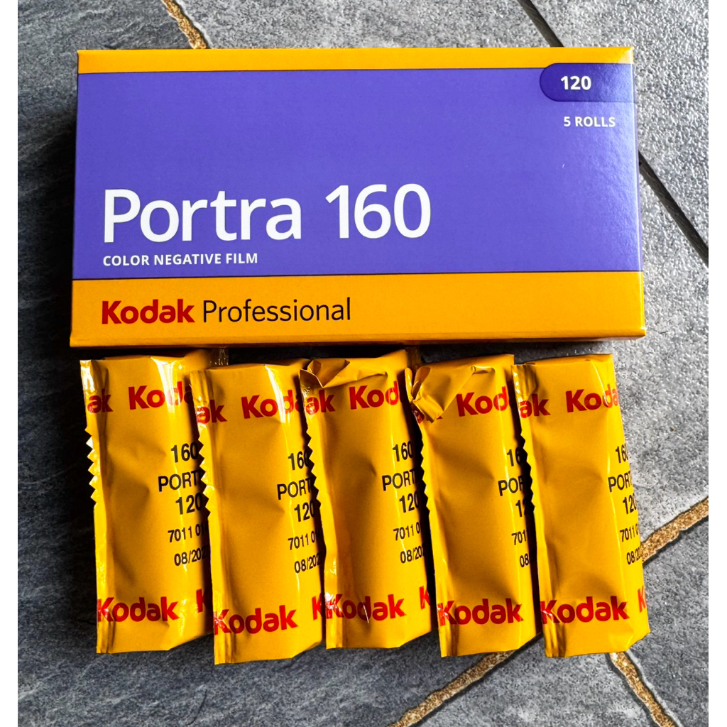 Film 120 Film khổ lớn Kodak PORTRA 160 date 08/2027 dành cho máy 120 medium format