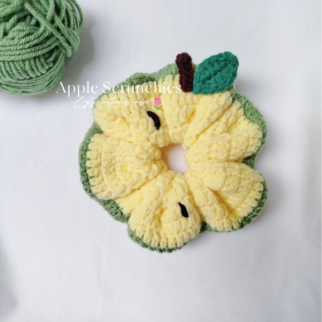Scrunchies hoạ tiết quả táo bằng len handmade/Scrunchies len handmade