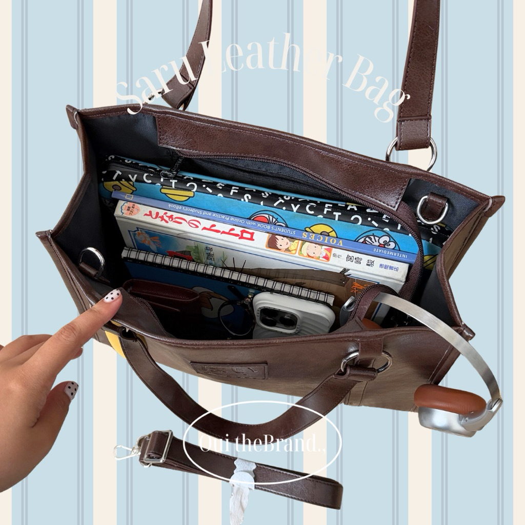 [ Tặng Charm random ] 𝗦𝗮𝗿𝘂 さる 𝗟𝗲𝗮𝘁𝗵𝗲𝗿 𝗕𝗮𝗴 (LARGE) - Túi phom hộp chất Da SARU size LỚN ( Ouithebrand ) | BigBuy360 - bigbuy360.vn